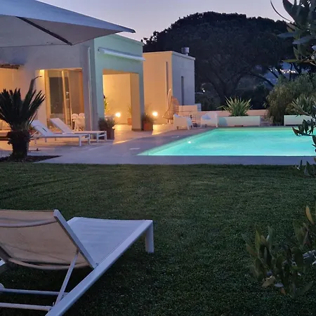 La Con Piscina Privata Pensionat