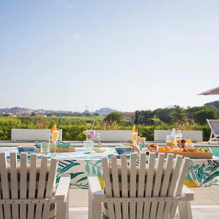 La Con Piscina Privata Gæstehus